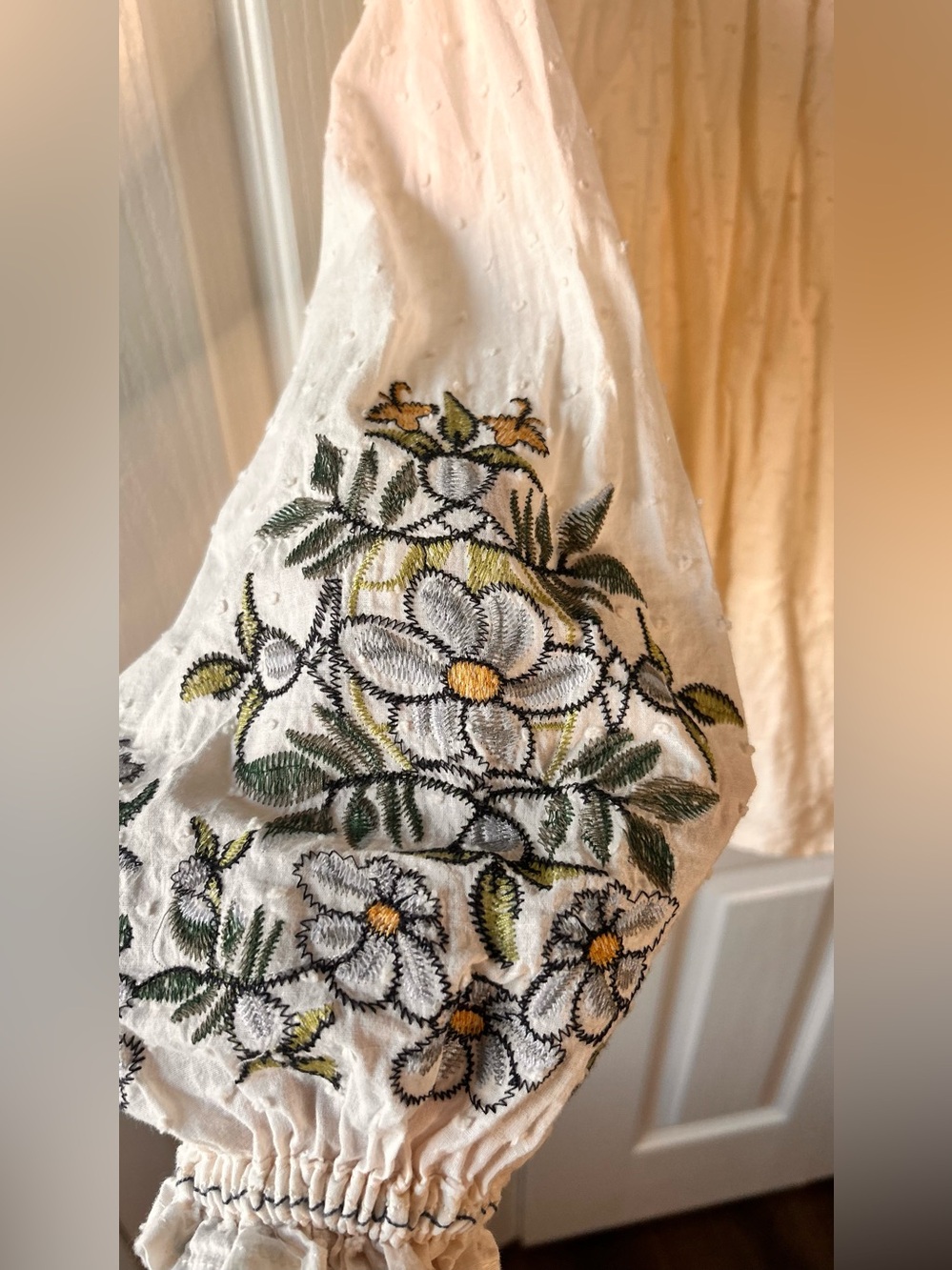 Forgotten Grace Women’s Small Boho Cream Embroidered Long-Sleeve Peasant Top‎ - Picture 4 of 5